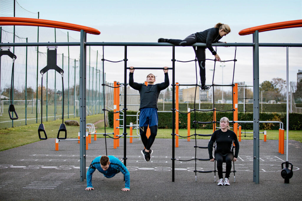 kompany outdoor fitness equipment group